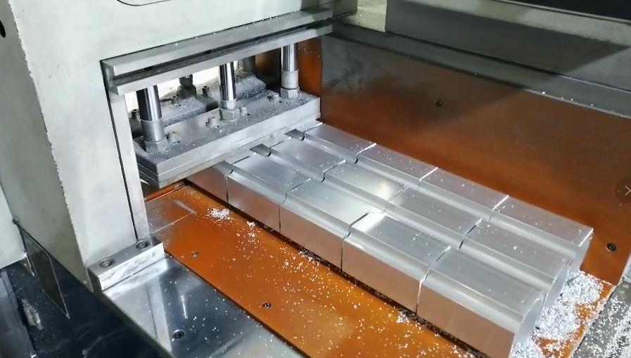 全自動切鋁機(jī)